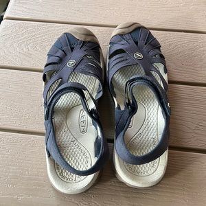Navy Keen Rose style sandals